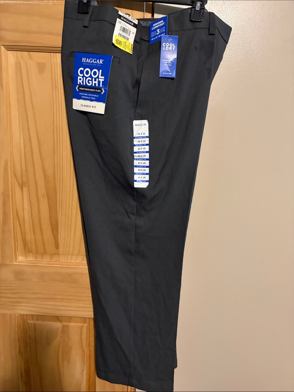 Haggar Men's Cool Right Classic Fit Black Dress Pants